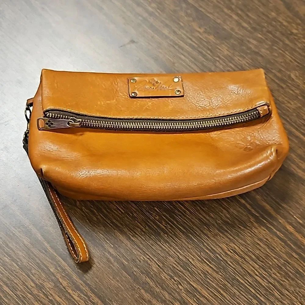 Patricia Nash leather magnetic clutch